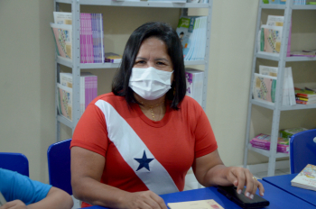 Foto: A professora da escola, Maria do Socorro da Silva Figueiredo | Fotógrafo: Eliseu Dias